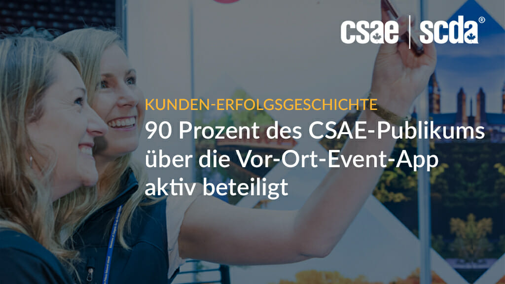 Banner zur CSAE-Kundenerfolgsgeschichte; es zeigt zwei lächelnde Veranstaltungsteilnehmerinnen, die ein Selfie aufnehmen. 