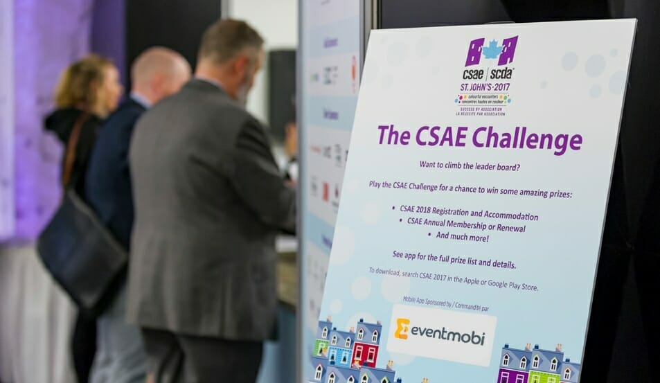 Ein Plakat auf der CSAE-Konferenz, das die CSAE-Gamification-Challenge mit attraktiven Preisen beschreibt.